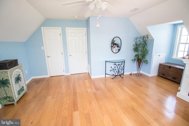 Building Photo - 45450 St Georges Ave