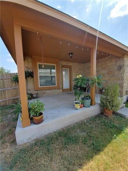 Building Photo - 405 Tula Trail