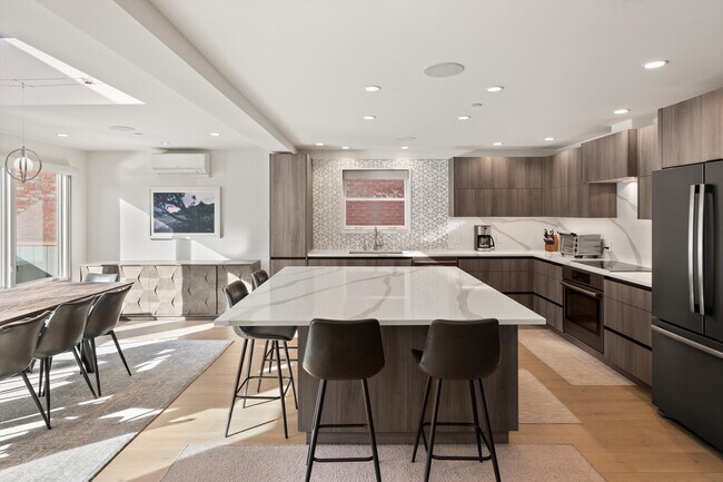 Building Photo - 447 E Cooper Ave