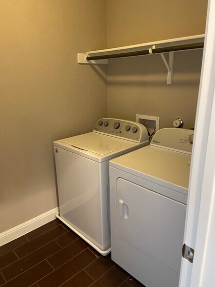 In-home washer & dryer - 2304 S Lakeline Blvd