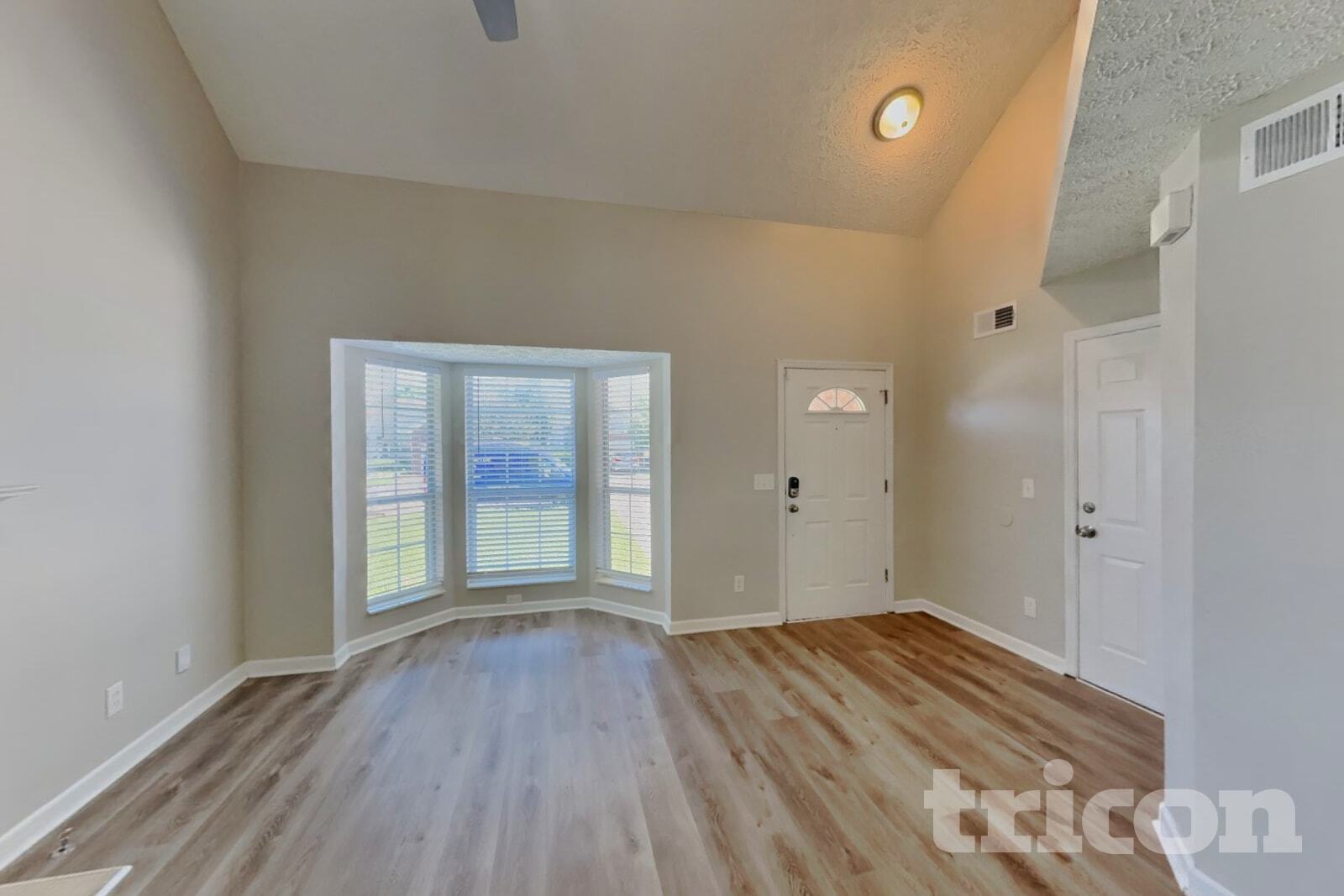 Building Photo - 2773 Riverbend Dr