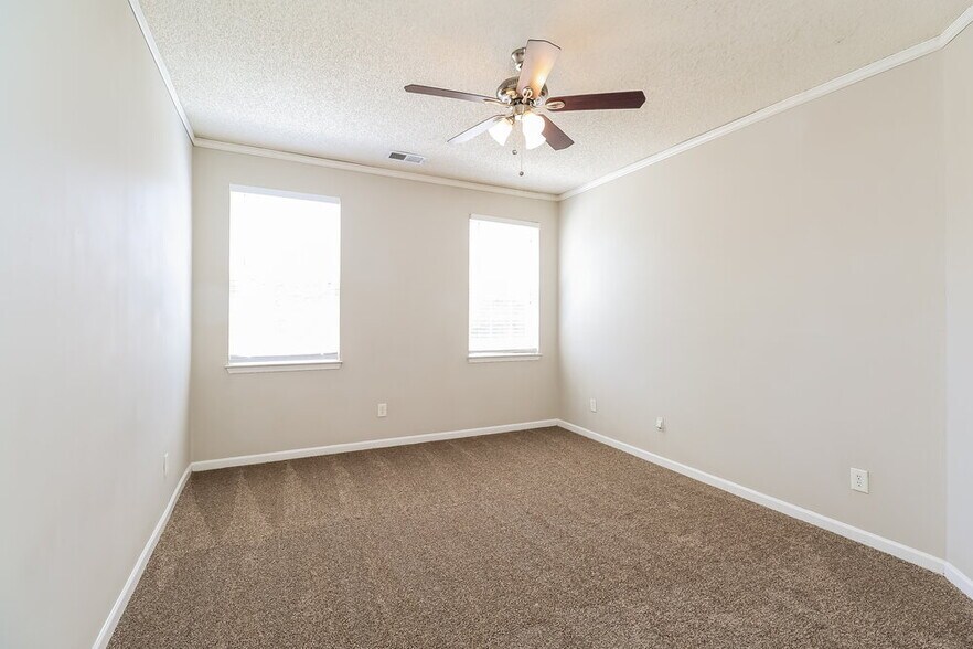 Building Photo - 5811 Briggs Dr