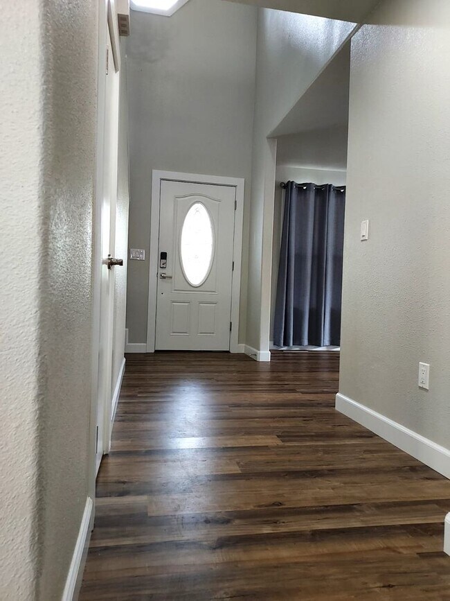 Building Photo - 2 Story Remodeled Single-Family Home in Po...