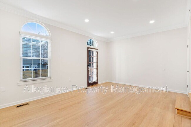 Building Photo - 6630 Medinah Ln