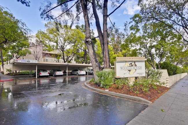 Building Photo - Awesome Condo! Swimming Pool!