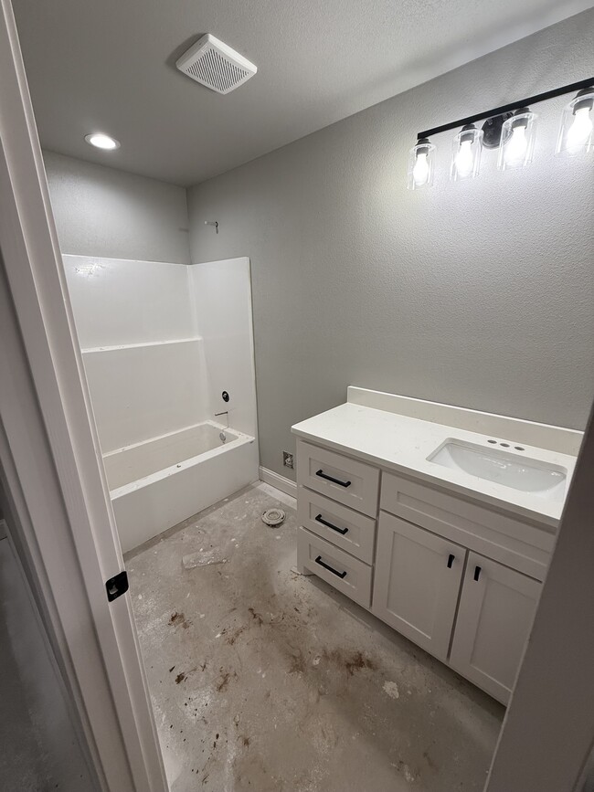 Building Photo - 317 Woodstock Ln