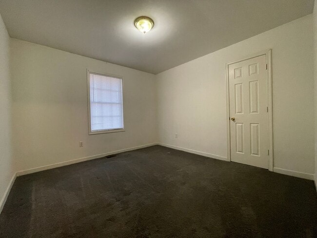 Building Photo - Adorable Rancher Style Home