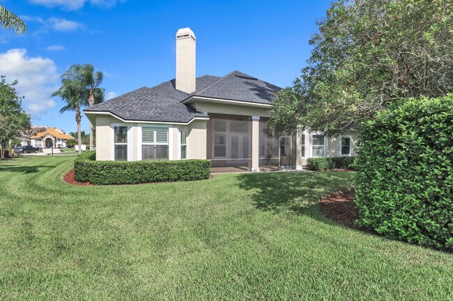 Building Photo - Fully renovated 3 bedroom/ 2.5 bathroom ho...