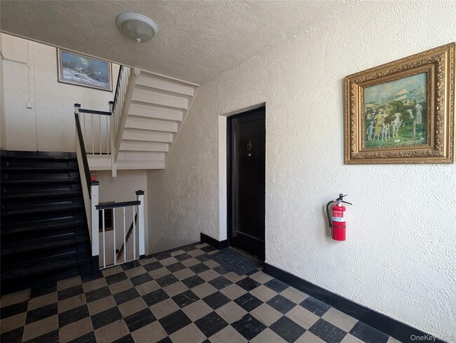Building Photo - 26 Coligni Ave