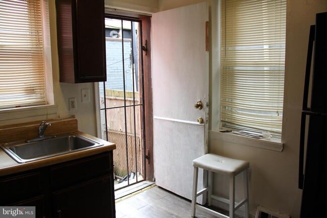 Building Photo - 3085 Potter St
