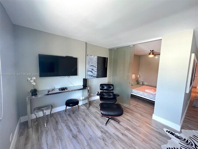 Building Photo - 2301 Collins Ave