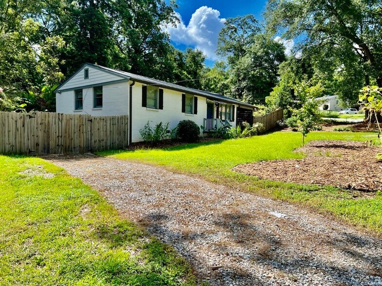 Building Photo - 375 Cologne Dr SE