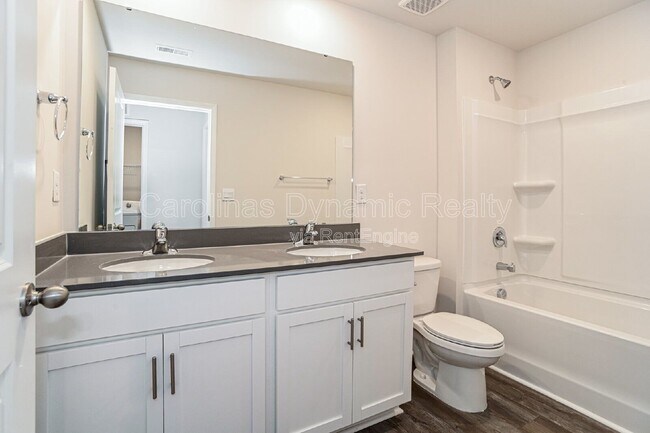 Building Photo - 1365 37th Ave Lane NE