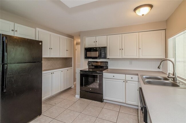 Building Photo - 3824 Moog Rd