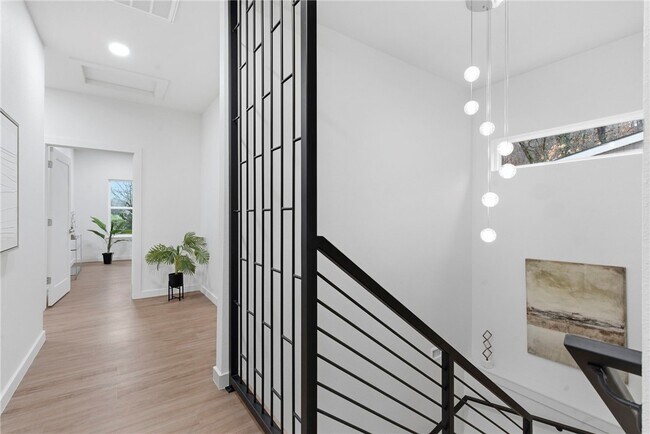Building Photo - 567 S Blair Ave