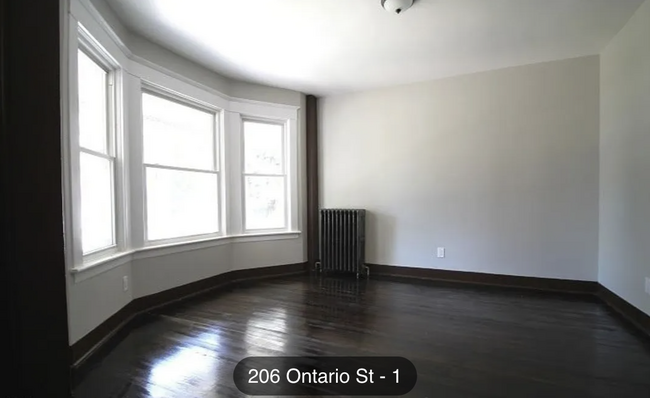 Building Photo - 206 Ontario St