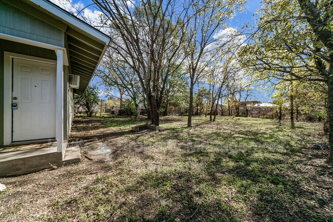 Building Photo - 1222 W Thorain Blvd