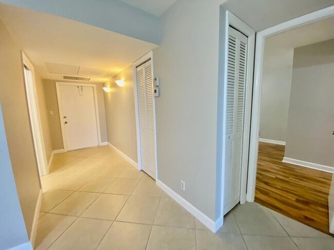 Building Photo - 3051 N Course Dr