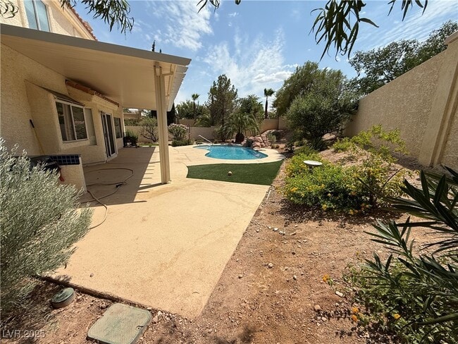 Building Photo - 2113 Desert Pines St