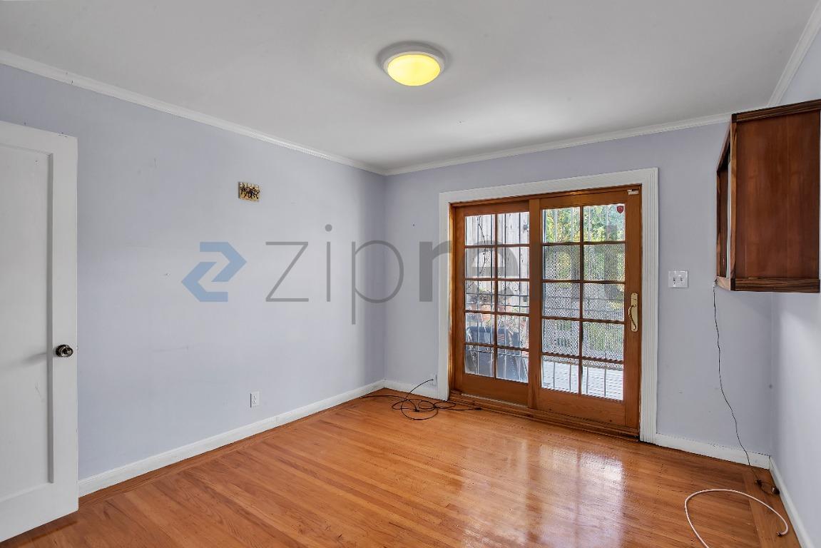Building Photo - Unit