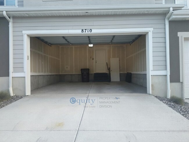 Building Photo - 8710 W Cordero Dr