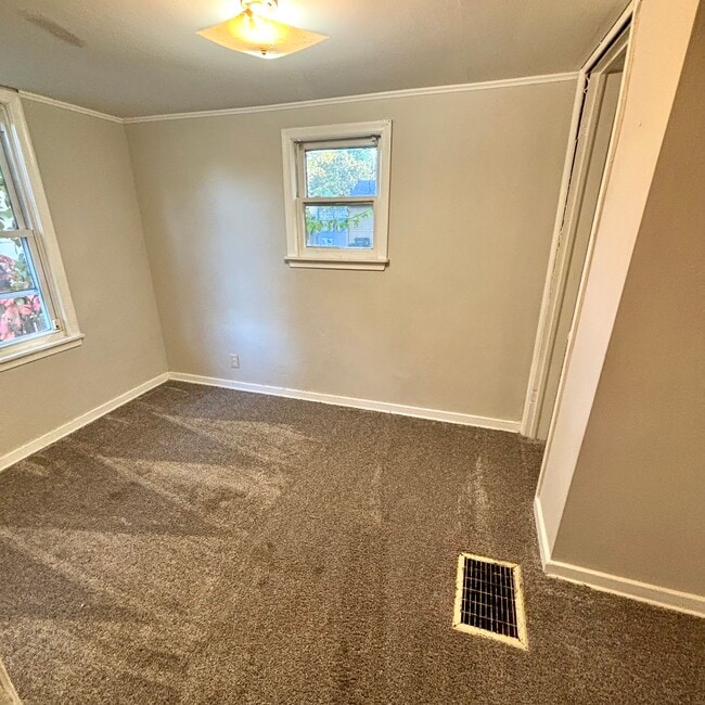 Building Photo - 411 S Hayford Ave