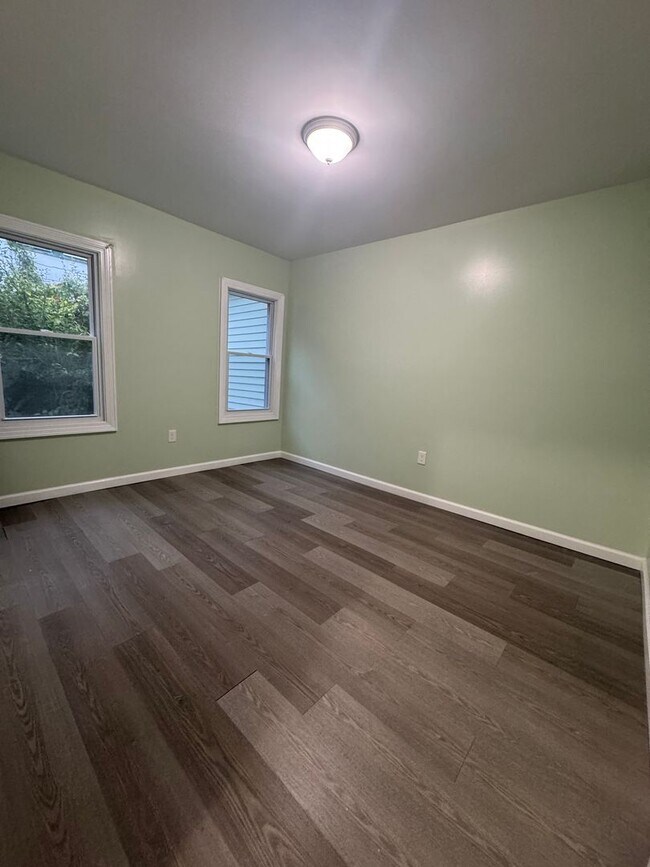 Building Photo - Kenyon Street