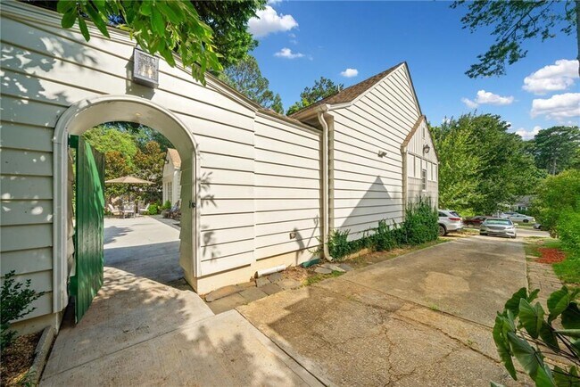 Building Photo - 970 Lindbergh Drive NE
