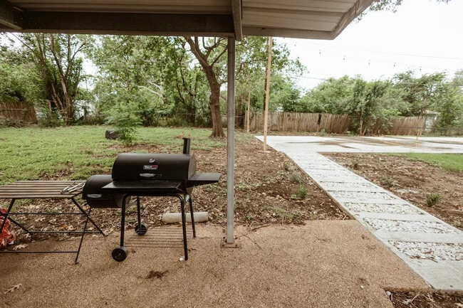 Building Photo - 1824 N 12th St