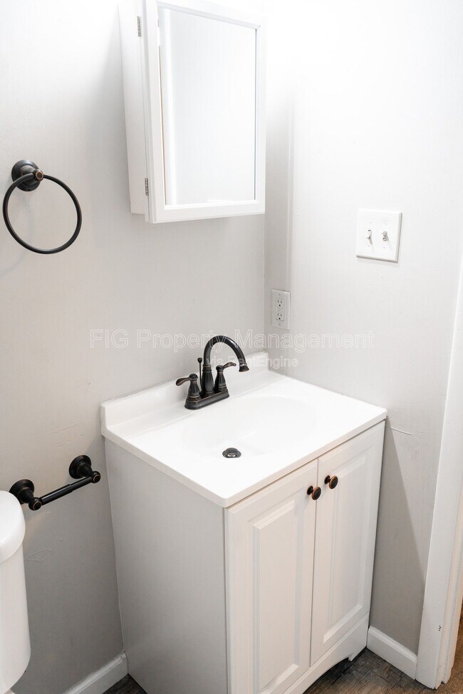 Building Photo - 129 Hillcrest Dr