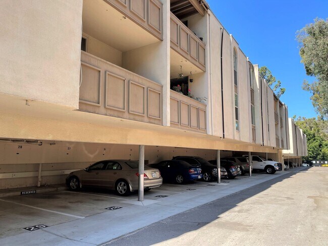 Building Photo - Spacious Condo at Collwood Villas!