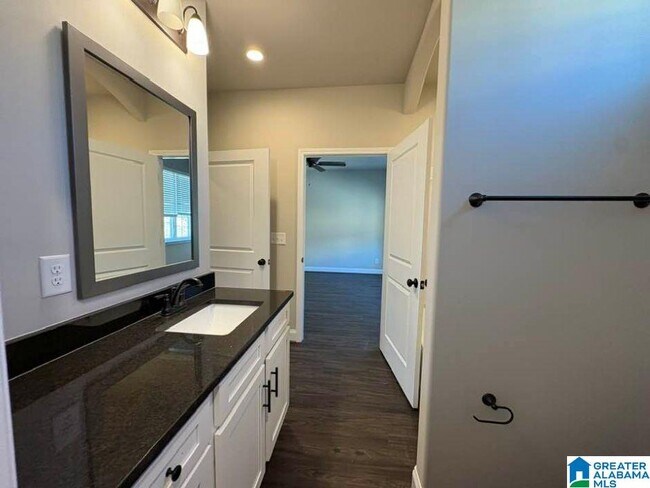 Building Photo - 4411 Lennox Pl