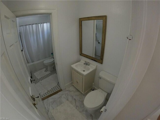 Building Photo - 1600 Cedar Ln