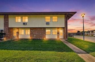 Building Photo - 7473 Hazelcrest Dr