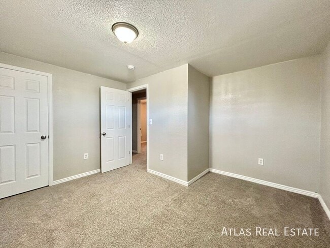 Building Photo - 874 Linley Ct