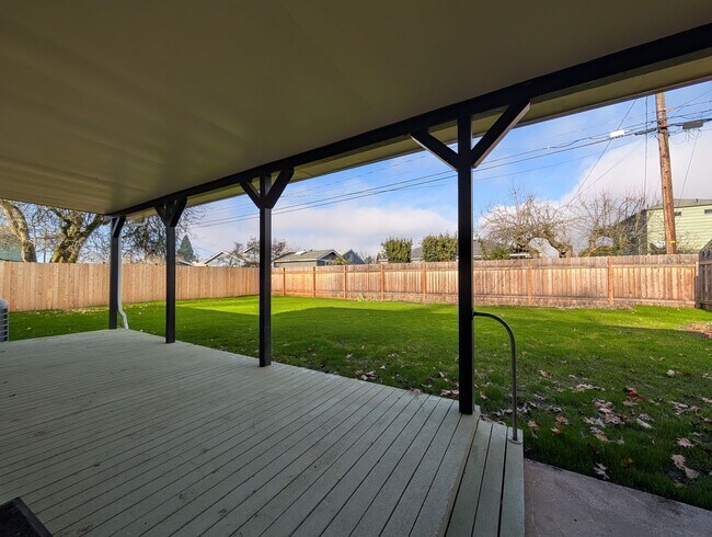 Building Photo - Charming 3 Bedroom, 1 Bath With Large Yard & Great Patio Space!