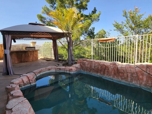 Building Photo - Tuscany Hills 5 Bed 3.5 Ba Pool Home