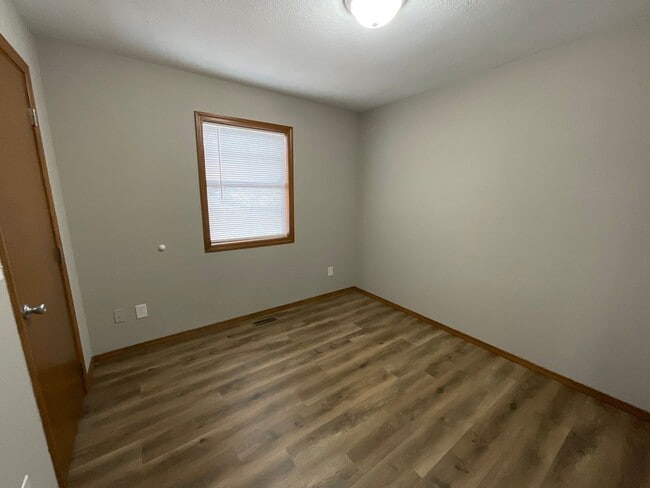 Building Photo - LEASING
