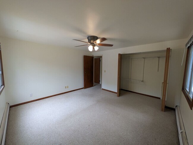 Building Photo - 3 bed / 3 bath House in Deforest!