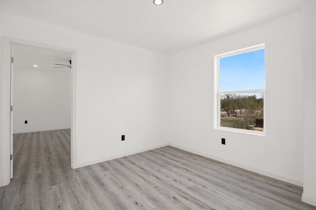 Building Photo - Spacious 3BR House in San Antonio Close to...