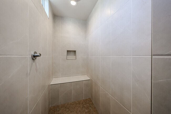 Building Photo - 3 bedroom + Den in Asante community