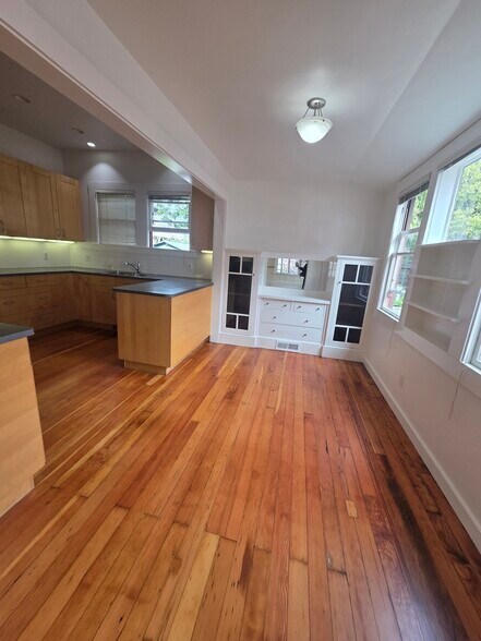 Building Photo - 1815 Francisco St