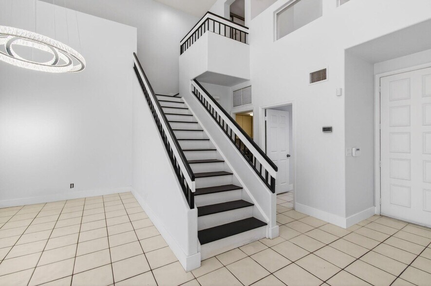 Building Photo - 7848 Travlers Tree Dr