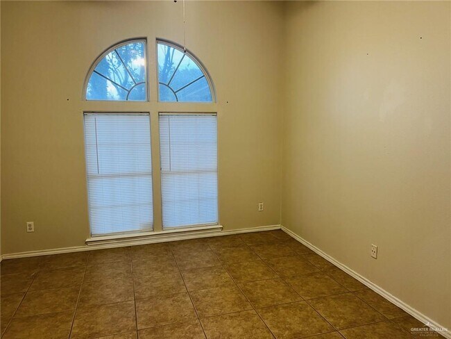 Building Photo - 1612 Merlin Dr