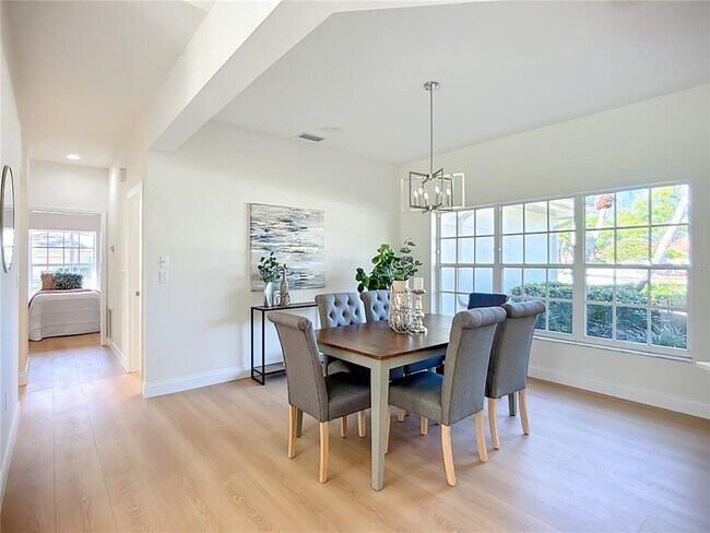 Building Photo - 2960 Sandringham Pl