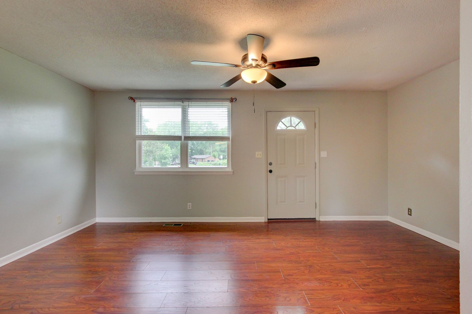 Building Photo - 729 Welsey Dr