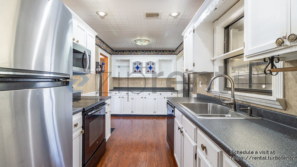 Building Photo - 5444 Lighthouse Rd