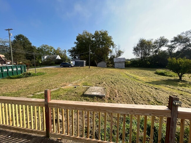 Building Photo - For Rent: Beautifully Renovated 3BR/2BA Si...