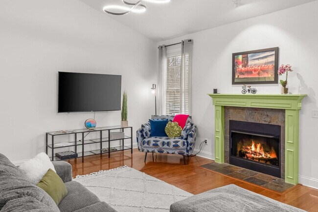 Building Photo - 1802 NW Mustang Ave