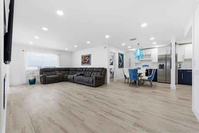 Building Photo - 3520 S Ocean Blvd